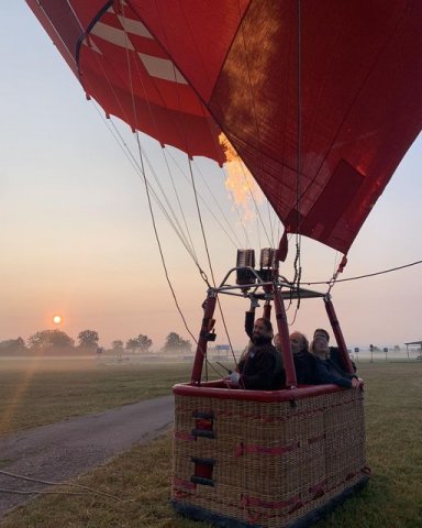 🌅 Lever du jour magique au-dessus de Roanne en montgolfière 🎈